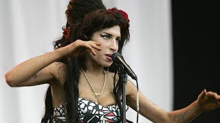 Amy Winehouse live at V festival Chelsformd No full concert [upl. by Madea]