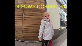 Oorbellen laten schieten  Alyssia krijgt nieuwe oorbellen – Vlog 72 [upl. by Siuol331]