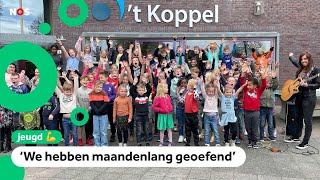 School oefent lied voor de koning maar optreden gaat niet door [upl. by Ytirev]