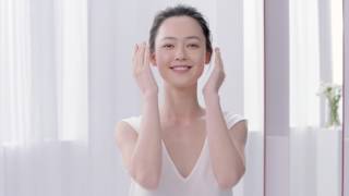 Clarins How To Apply Your Beauty Flash Balm  Beauty Brands [upl. by Farhsa]