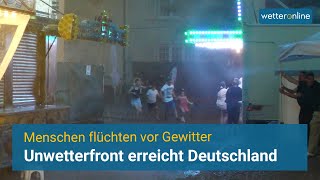 Menschen flüchten vor Unwetter [upl. by Gierk]