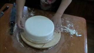 1  COVERING THE CAKE WITH FONDANT  VIDEO TUTORIAL [upl. by Kemppe696]