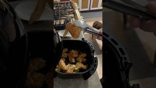 Air fryer chicken wings for a quick and easy dinner cooking cookingvideo airfryer quickrecipe [upl. by Scotty916]