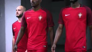 Novo Equipamento Vapor Portugal 2016 da Nike [upl. by Adnorehs627]