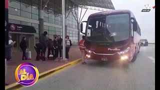 Pasajeros varados en Pisco son trasladados a Lima en buses por parte de la aerolínea [upl. by Akirdnas273]