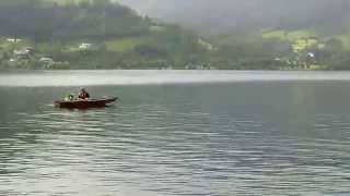 Angeln im Regen am See mit Trinkwasserqualität in Zell am See in Österreich [upl. by Iknarf685]