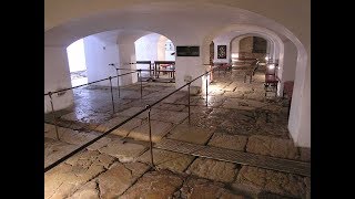 LA VIA CRUCIS LUNGO LA VIA DOLOROSA DI GERUSALEMME PROPRIO DOVE GESÙ È PASSATO [upl. by Enneirda]