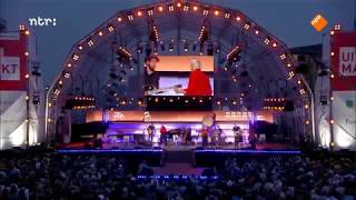 Herman van Veen Vallen of springen Uitmarkt 2017 [upl. by Rekrap]