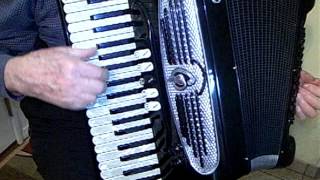 GIULIETTI BASSETTI ACCORDION FANTASTIC SOUNDING 41 KEY [upl. by Wallis]