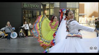 Mariachis y Folklore Mexicanos invaden Milán [upl. by Lothaire]