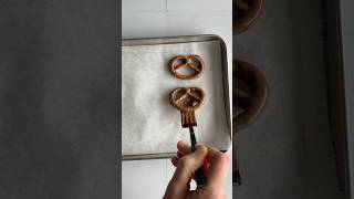 DES BRETZELS AU CHOCOLAT  👀🥨 recette food astuce bretzel [upl. by Einotna123]