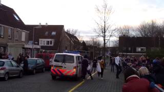 Piet Op Het Dak 🙈 Politie 🚔 komt met Sinterklaas🤠🥳 KjH4Mediacom [upl. by Eimat]