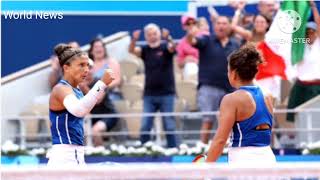 Paris 2024 tennis Italys Sara Errani and Jasmine Paolini win gold in women’s doubles [upl. by Niram]