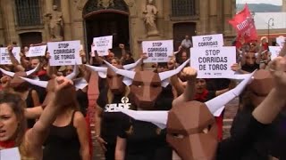 Pamplona la protesta degli animalisti [upl. by Alian]