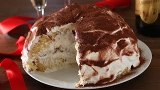 ZUCCOTTO DI PANDORO CON PANNA E NUTELLA Ricetta facile [upl. by Madian]