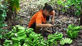 Single mother harvests bananas to sell at market cooks and makes bamboo beds to sleep on [upl. by Idak413]