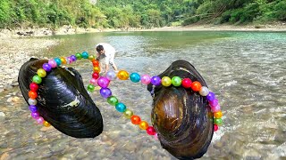 Unexpected Riches Girl Finds Giant Deformed Mussel in River Discovering Fortune in Priceless Gems [upl. by Llerud]