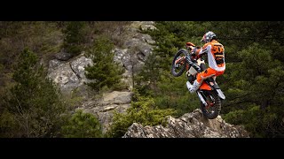 2025 KTM 300 XCW HARD ENDURO REVIEW AND WALK AROUND  KTM  300 XCW [upl. by Hcardahs]