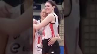 Dana Rettke Anna Nicoletti’yi tebrik ediyor 🥰 volleyball shorts volei voleibol [upl. by Azeel733]