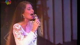 Daniela romo yo no te pido la luna en vivo en el patio [upl. by Esidarap]