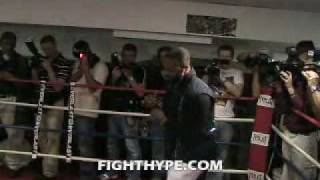 ROY JONES JR OPEN WORKOUT DAYS BEFORE CALZAGHE FIGHT [upl. by Akkin]