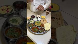 सांगलीची फेमस व्हेज साईप्रसाद ची थाळी Sangli famous veg thali khakikha food [upl. by Siulegroj]