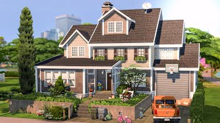 Classic American Family Home  The Sims 4 Speed Build [upl. by Devine]