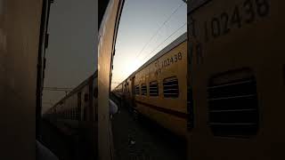 12179 Lucknow  Agra Fort Intercity Express Meets 09189 Mumbai Central  Katihar Special at Amausi [upl. by Vasilis]