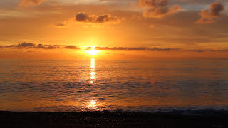 Sentire il rilassante suono delle onde del mare al tramonto [upl. by Lindon]