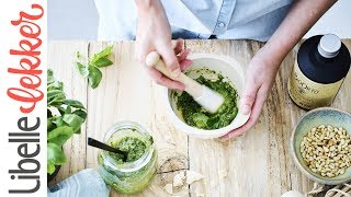 Hoe maak je pesto [upl. by Kawai]