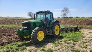 Moldboard Plowing Alfalfa  John Deere 7520 amp 5 bottom plow [upl. by Octavius]