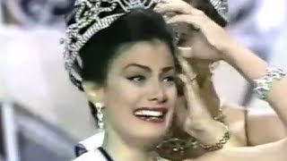 Dayanara Torres in her coronation as Miss Universe 1993 [upl. by Rogergcam]