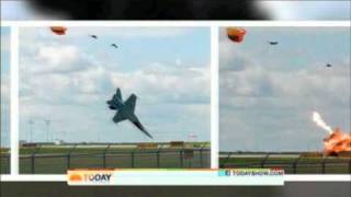 Pilot ejects from F18 jet at the last second just before crash [upl. by Breech530]