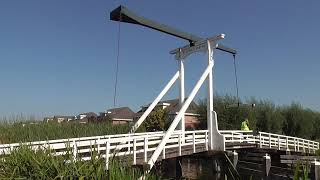 Brugopening Kleinpolderbrug Nieuwerkerk ad IJssel Ophaalbrug Drawbridge Pont Levis Klappbrücke [upl. by Koloski]