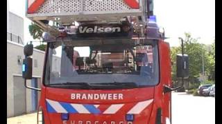 Brandweer BRW Velsen komt prio 1 ter plaatse bij Brand Velserbroek met AL en TS [upl. by Artemed]