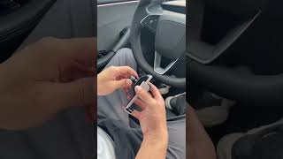 Tesla Model 3 Highland Telefonhalter Sicher Stylisch und Solarbetrieben 🚗📱 TeslaZubehör model3 [upl. by Dita]