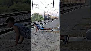 ट्रेन ए राही थी मैं मर्दा मर्दा बच गया fit motivation shortvideo therock ronaldo viratkohli [upl. by Machutte]