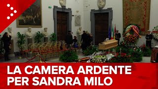 LIVE Addio a Sandra Milo la camera ardente per lattrice in Campidoglio a Roma diretta video [upl. by Llednyl]