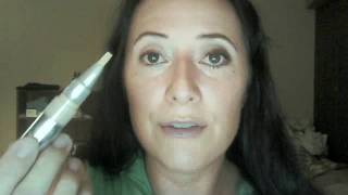 How to use concealer on your eyes using Neutrogena healthy skin eye brightening eye perfector [upl. by Dinerman]