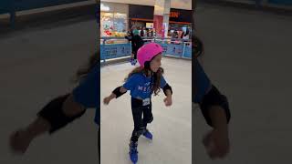 MINHA FILHA ANDOU MUITO RÁPIDO DE PATINS NO GELO [upl. by Ynad]