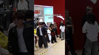 Kpop in public ROSÉ amp Bruno Mars  APT [upl. by Aneeb]