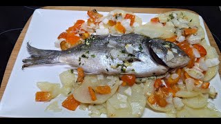 Dorada al horno con patatas y pimiento Baked sea bream with potatoes and pepper [upl. by Hermes]