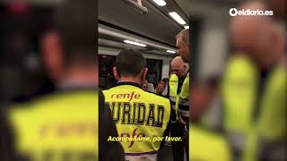 Vigilantes de Renfe agreden a un viajero negro porque se negó a enseñar el billete [upl. by Benjamen]