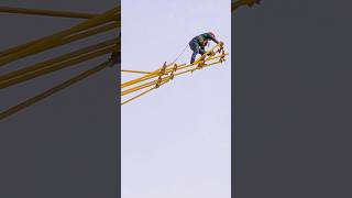 The process of scaffolding workers erecting the scaffolding looks very dangerous ⚠️ [upl. by Acenes712]