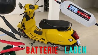 Vespa GTS Batterie laden  ausbauen [upl. by Asiel]