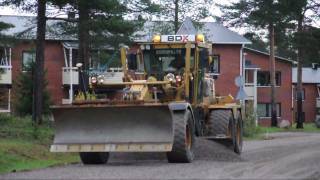 Volvo FM12  Cat 140H Grader [upl. by Sapowith]