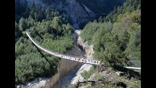 Pont Bhoutanais au dessus de lIllgraben ValaisSuisse [upl. by Inavoig511]