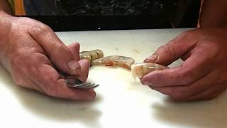 How to peel and Devein shrimp with the Easy fork method [upl. by Diao60]