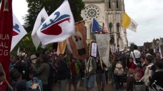 Pèlerinage de Chartres  NotreDame de Chrétienté ChartresFrance  16 mai 2016 [upl. by Anilyx]