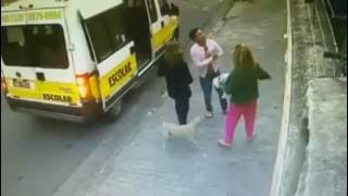 Assaltantes abordam van escolar em Belo Horizonte [upl. by Elna]